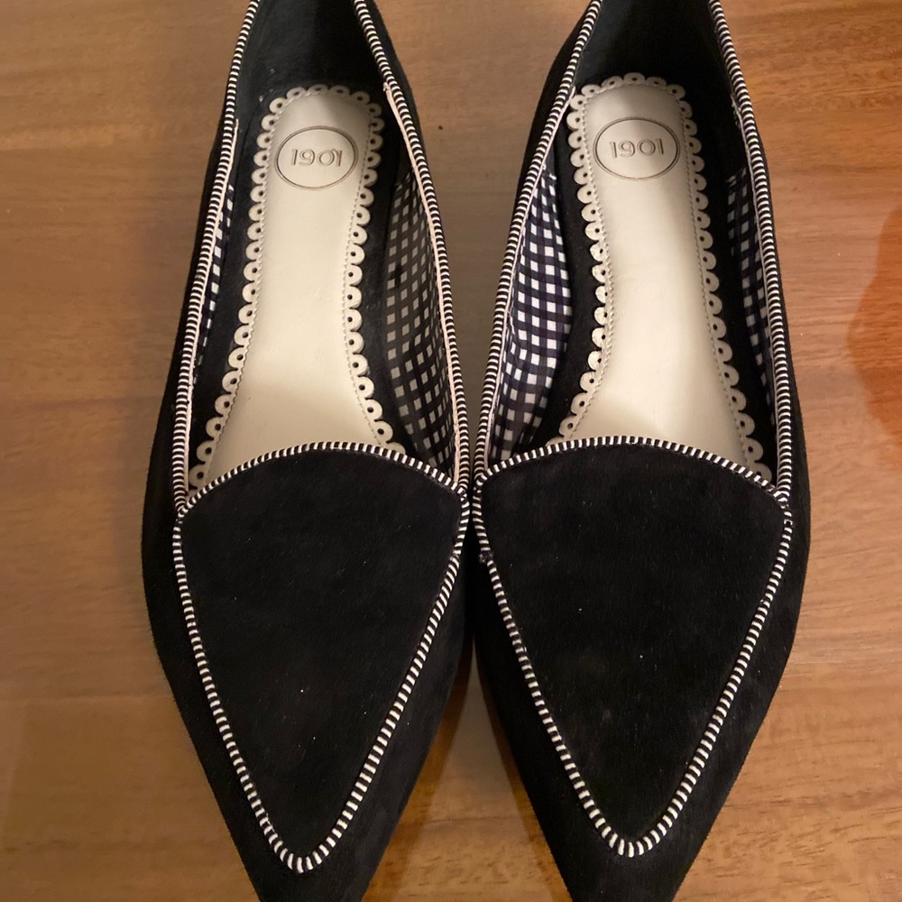 1901 Women's Black Suede Flats